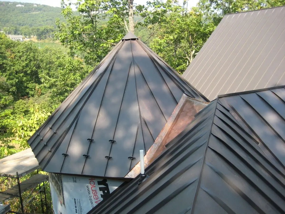 Professional Gutter Cleaning by Craftsman Roofing in Marina Peninsula